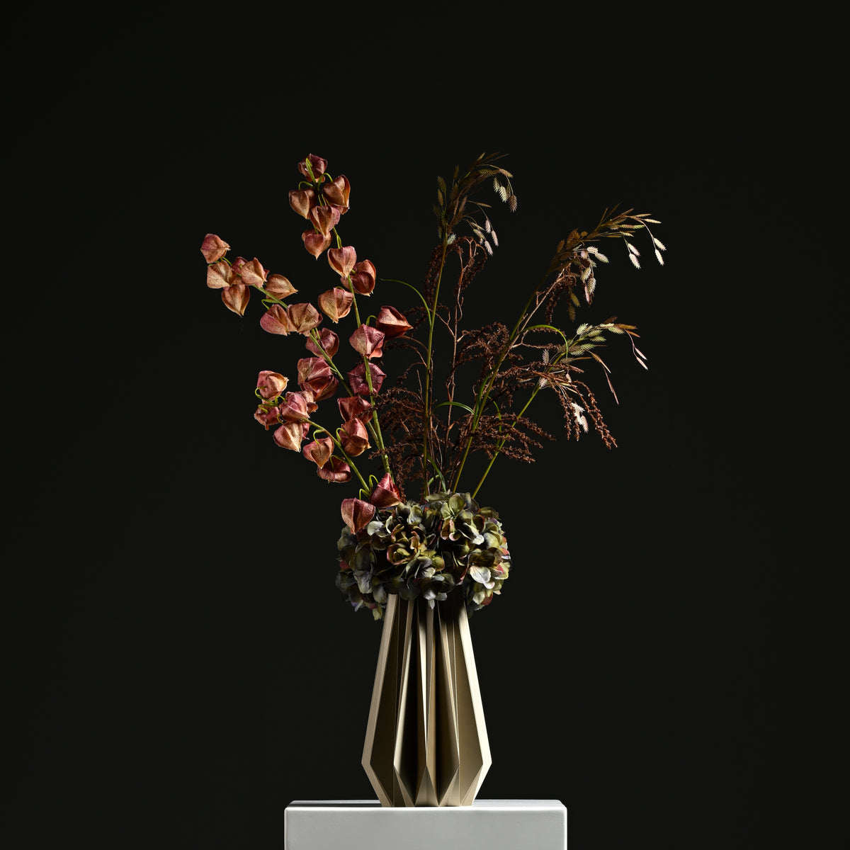 Alina Ribb Vase 32 Iridium Gold