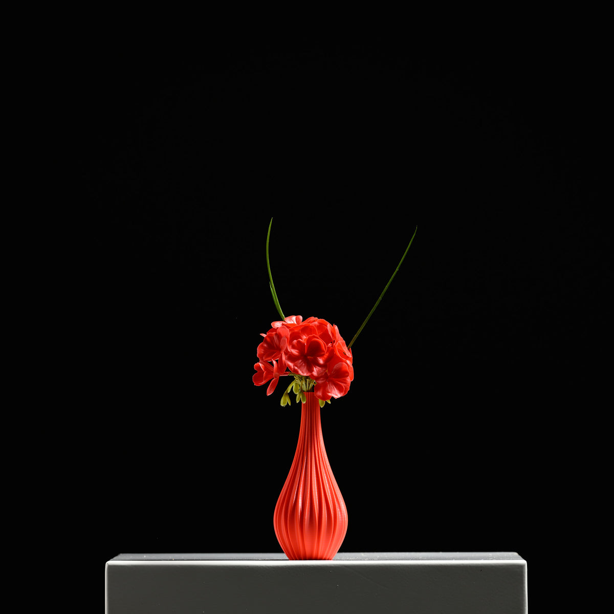 Delia Bottle Vase 15 Red Outdoor