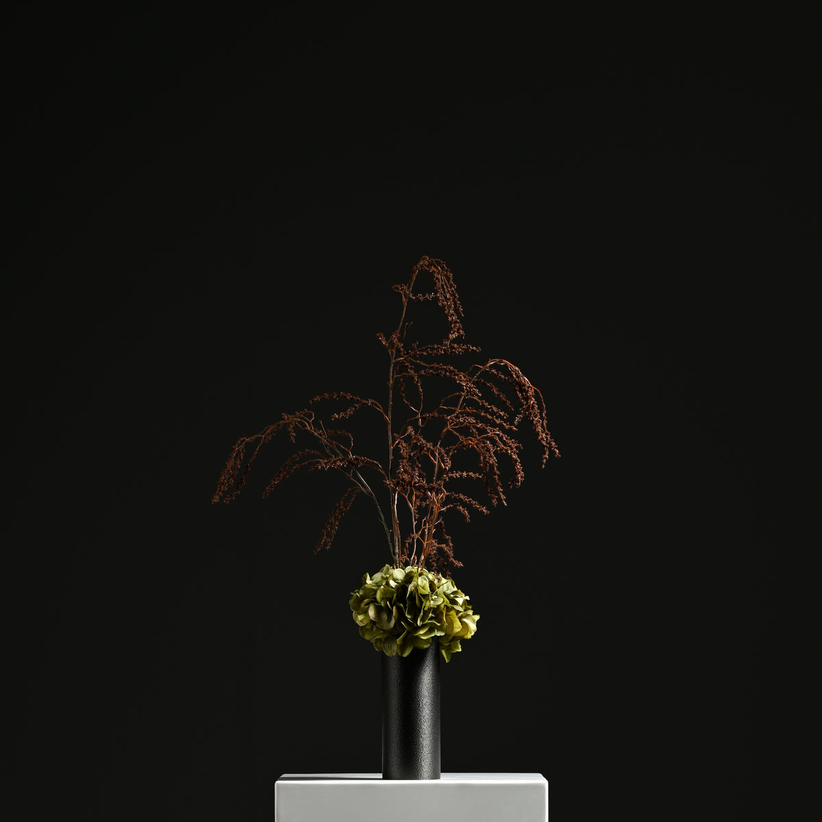 Dora Tower Vase 23 Metal Black