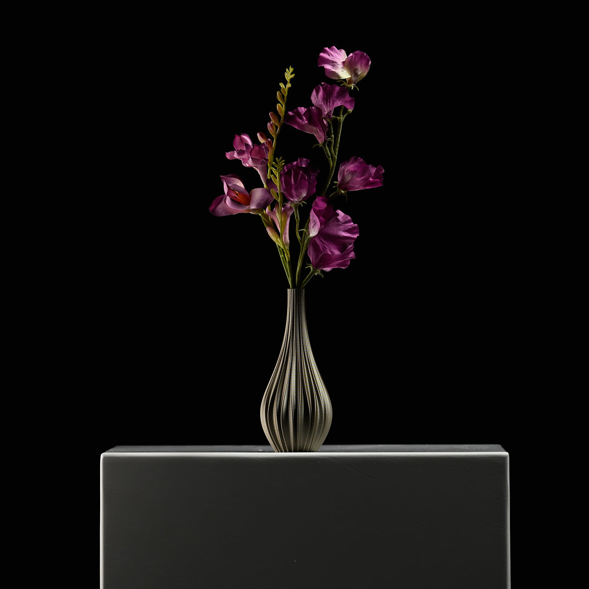 Tania Bottle Vase 15 Iridium Gold